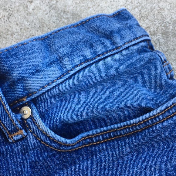 EUC H&M slim fit denim Bermuda shorts - Picture 5 of 12